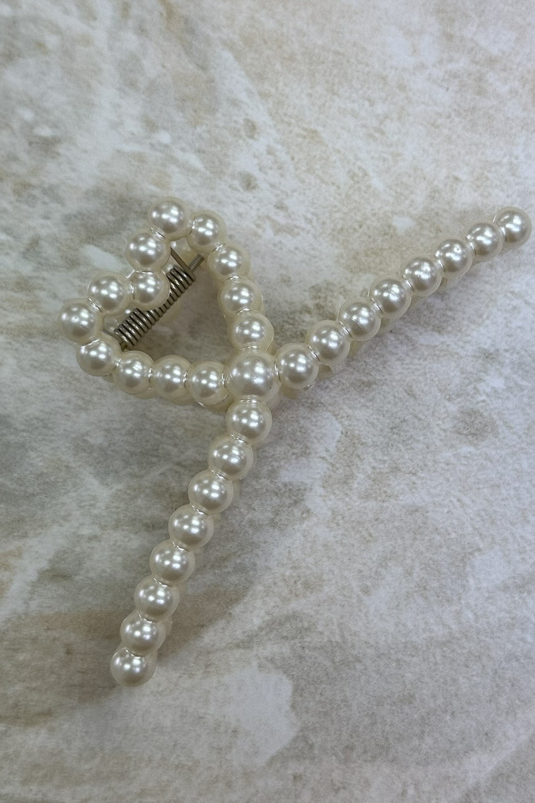 Pearl Heart Loop Claw Clip White