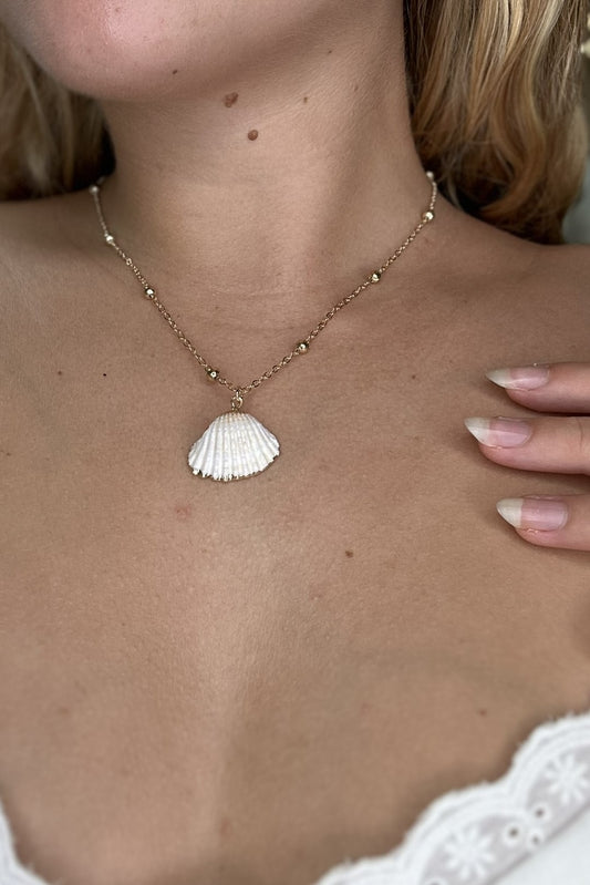 Reign Gold Top Scallop Necklace