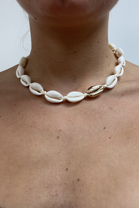 Flora Shell Gold Necklace