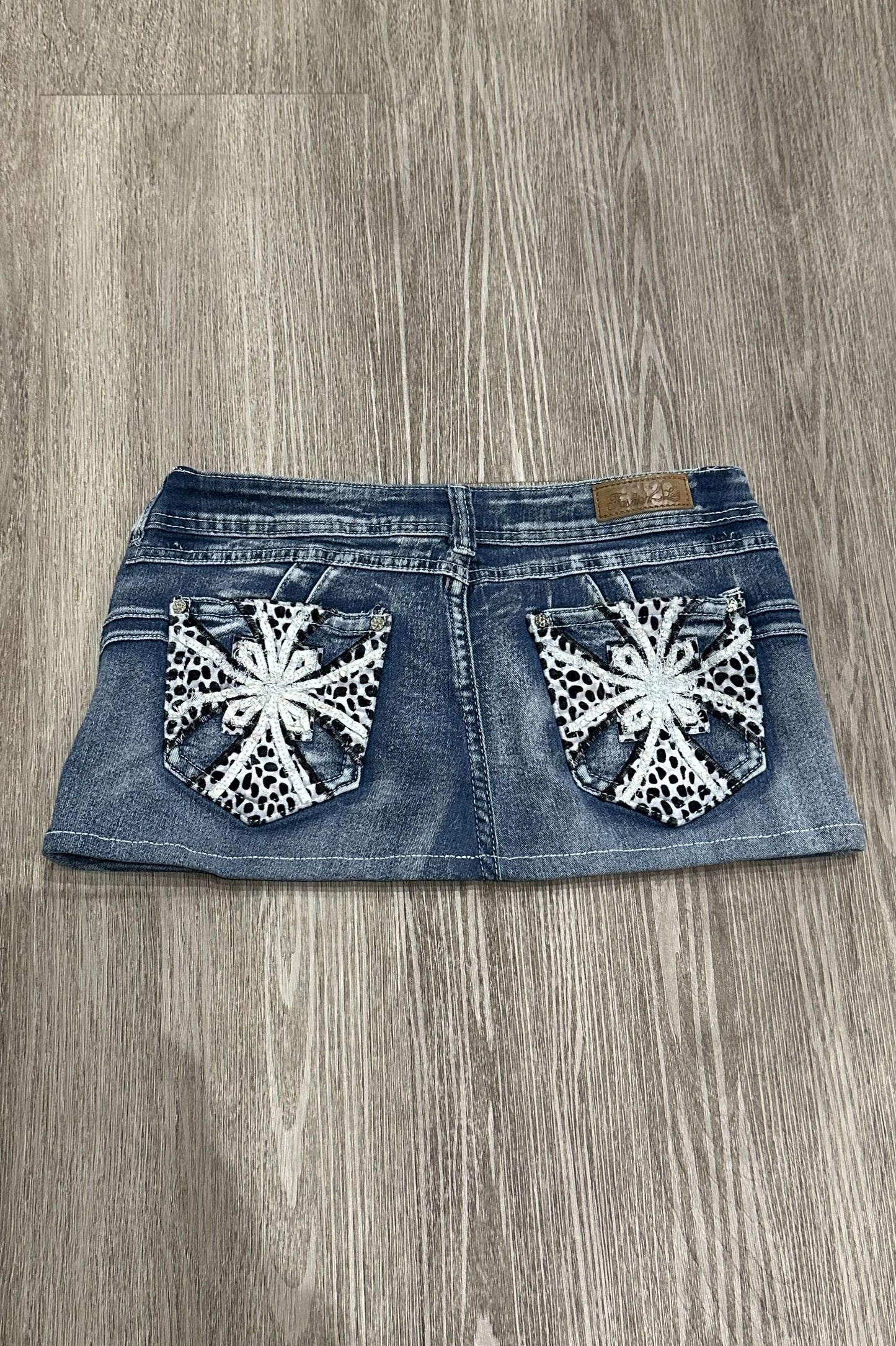 Vintage Fashion2Love Snow Leopard Mini Skirt