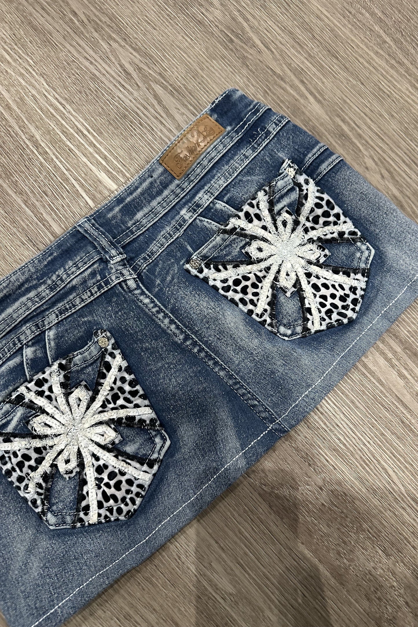 Vintage Fashion2Love Snow Leopard Mini Skirt